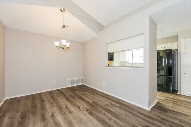 Building Photo - 4601 Fernwood Dr