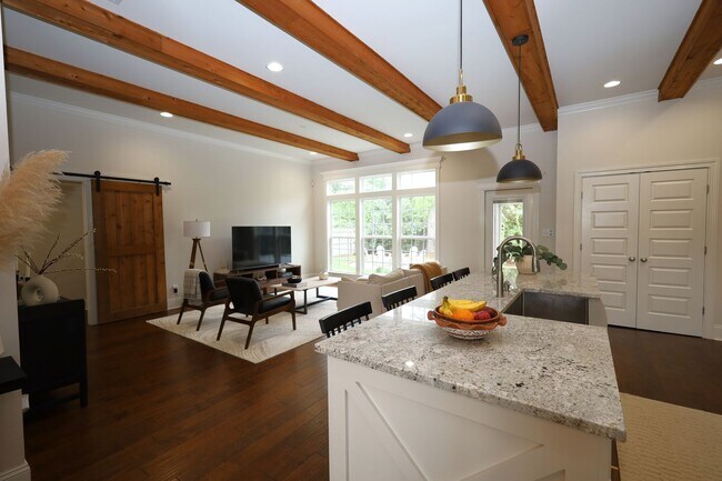 Foto del edificio - 4025 Gramercy Dr