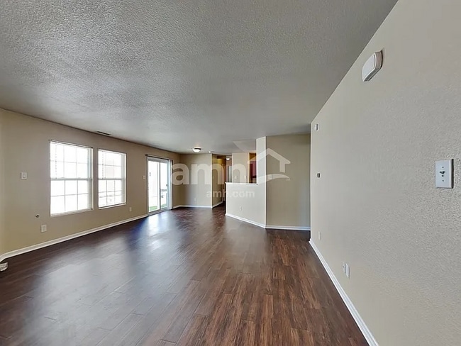 Foto del edificio - 916 Colonial Wy