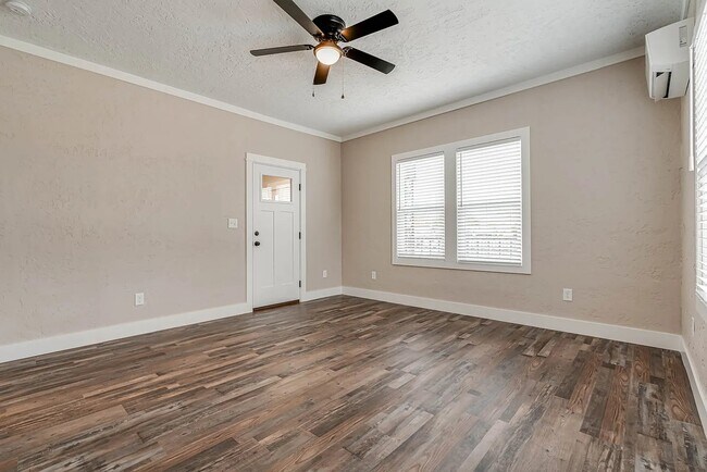 Living Room - 316 W Cypress St