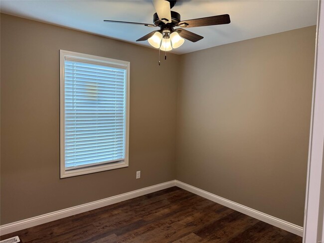 Building Photo - 1135 Baseball Dr
