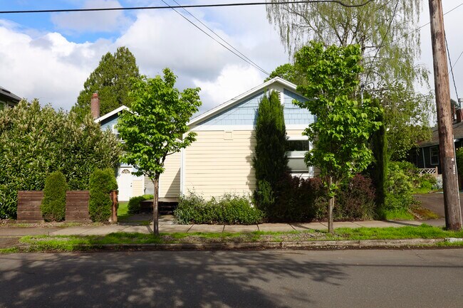 Foto del edificio - 712 SE 42nd Ave