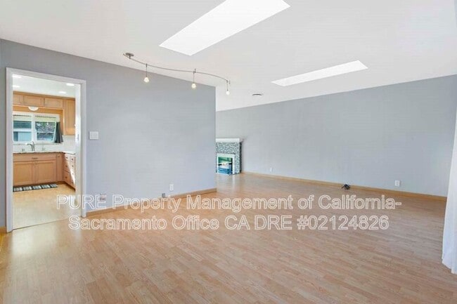 Building Photo - 8916 Fashion Dr