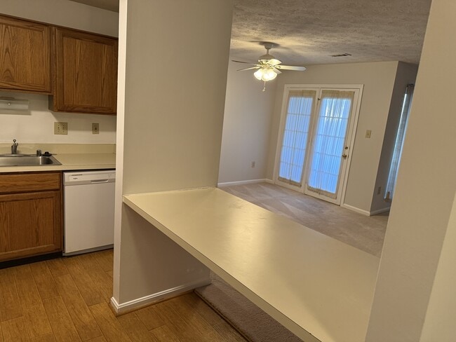 Foto del edificio - 2145 Wainwright Ct