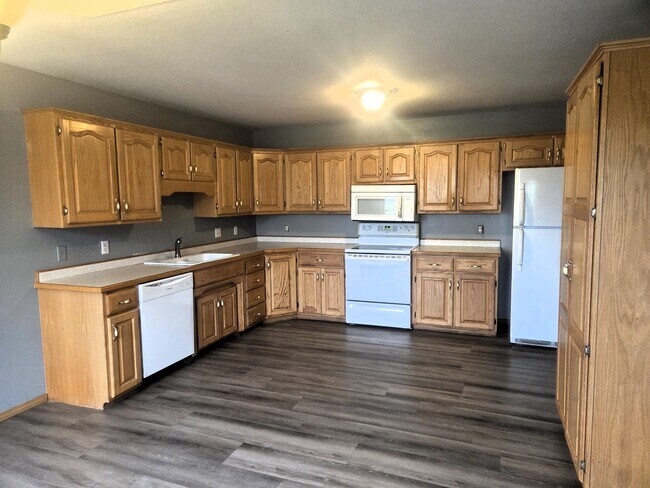 Building Photo - 714 Foxx Dr