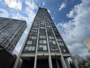 Building Photo - 5455 N Sheridan Rd