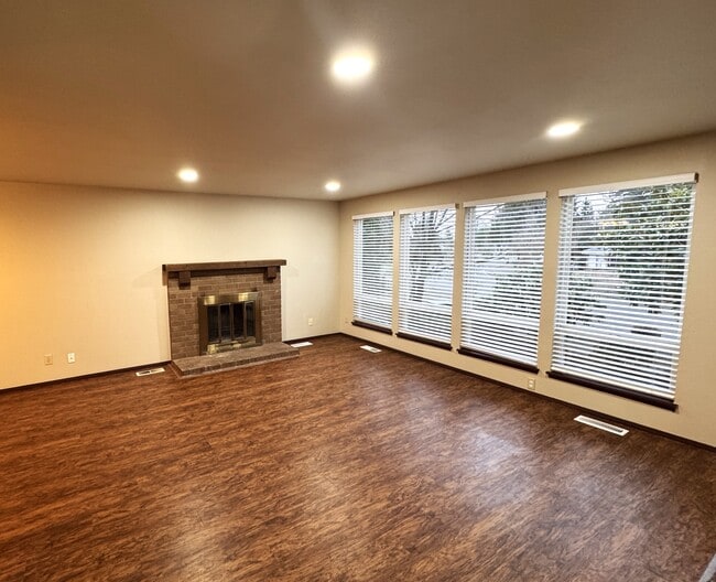 Photo - 202 Vashon Ave SE House