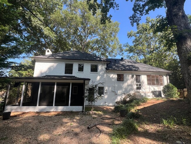 Building Photo - 6611 Lancer Dr