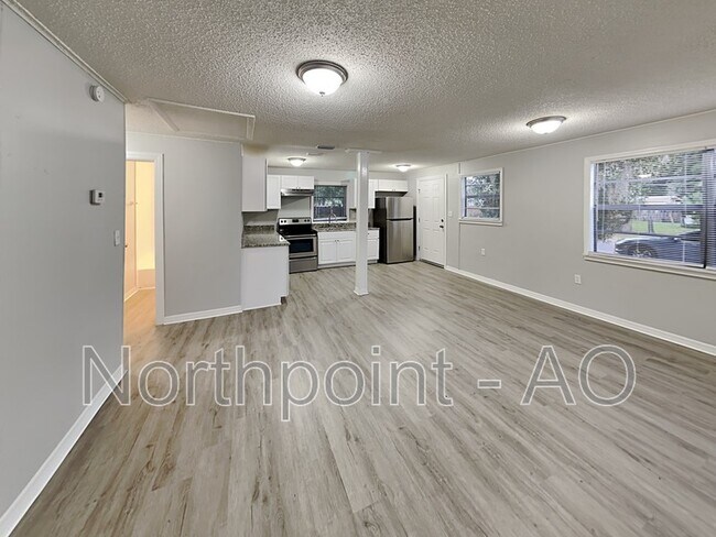 Foto del edificio - 1218 E Bougainvillea Ave