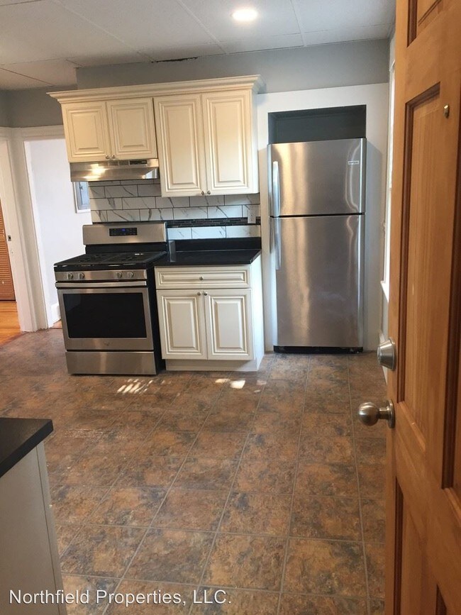 Building Photo - 2 Littles Ln