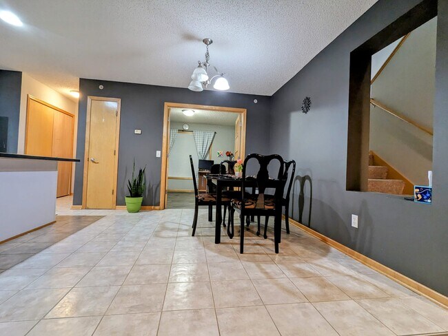 Foto del edificio - 5034 Fountain Ln N