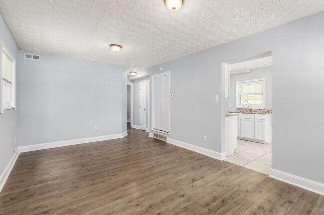 Building Photo - 1061-1063 East 15th Avenue