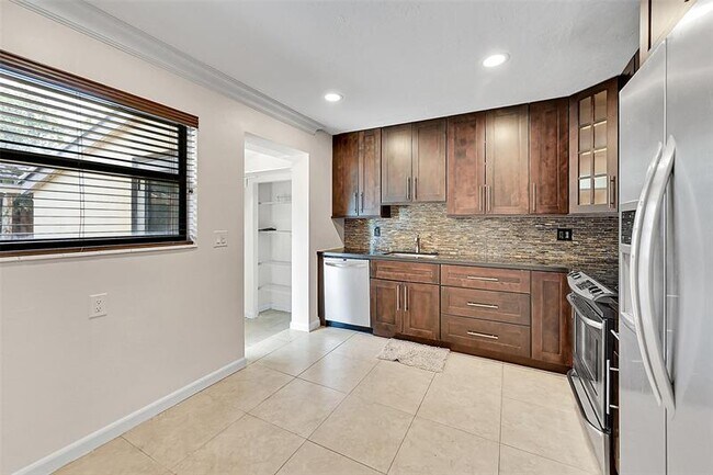 Foto del edificio - 2200 NE 54th St
