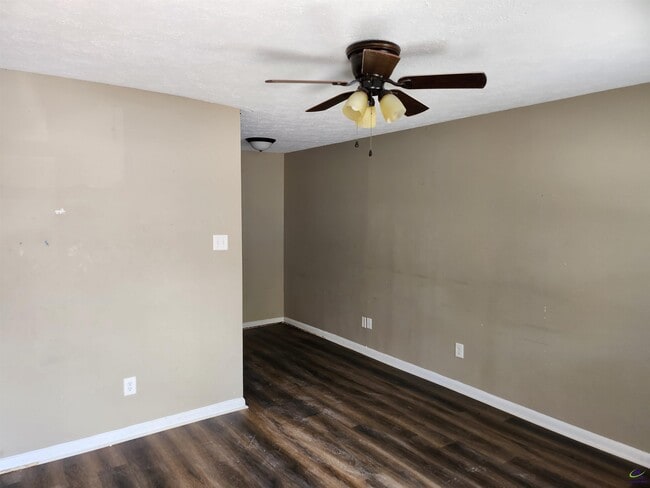 Building Photo - 216 Tabor Dr