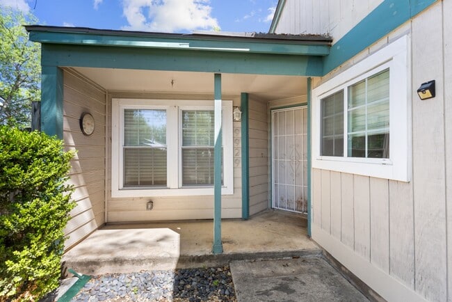 Building Photo - 9929 Village Briar