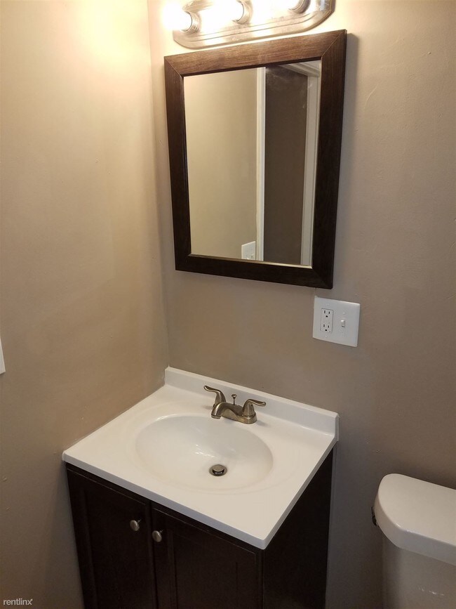 Foto del edificio - 226 E 55th Pl