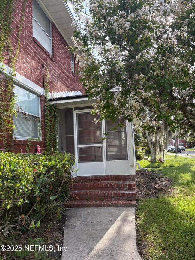 Foto del edificio - 3150 Belden Cir