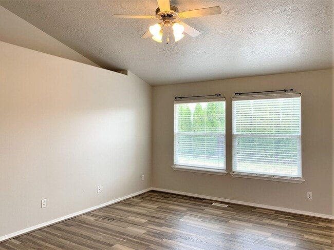 Building Photo - Great 3 bed 2 bath home in a the quiet Rai...