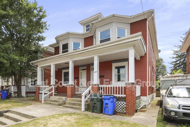 Primary Photo - 221-223 W Howard Street