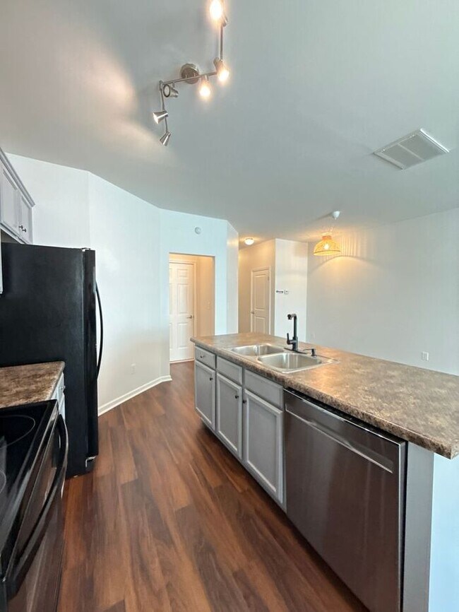 Foto del edificio - T.R. Lawing Realty Property