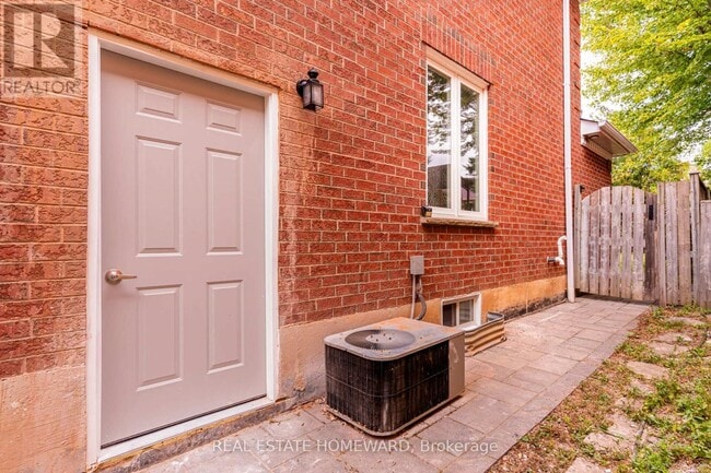 Building Photo - 2454 Willowburne Dr