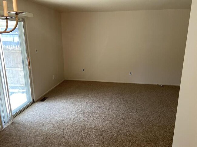 Foto del edificio - Spacious 3 Bedroom Town home in Concord Trace