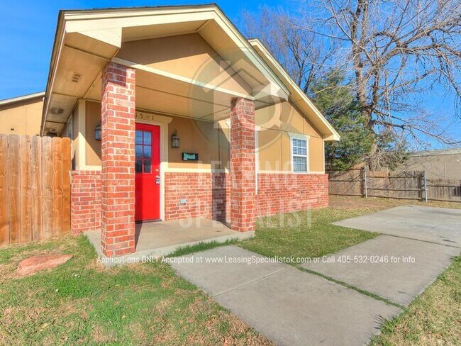 Building Photo - HALF OFF 1ST MONTHS RENT! Updated Norman 3...