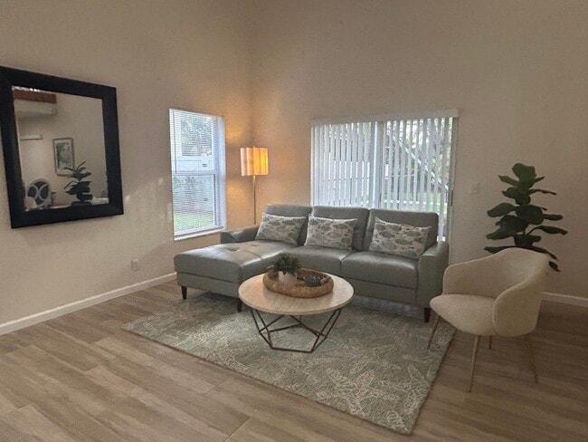 Building Photo - 1136 Staghorn St