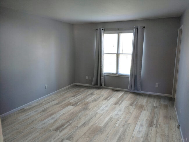Building Photo - 4889 Drayton Rd