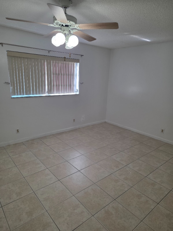 Building Photo - 320 NE 12th Ave