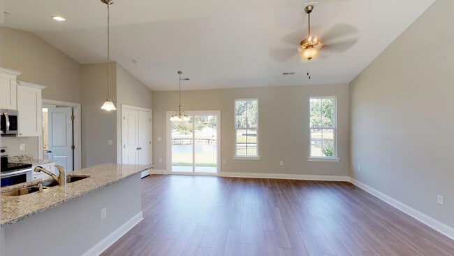 Living - 68 Racquet Club Dr
