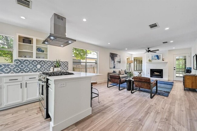 Foto del edificio - 10612 Watchful Fox Dr