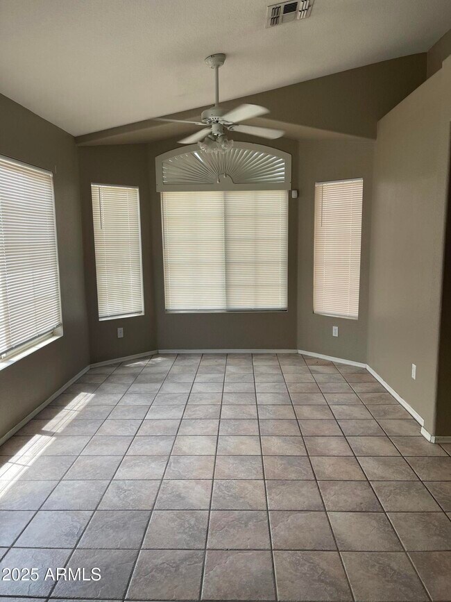 Foto del edificio - 16241 N 91st Dr