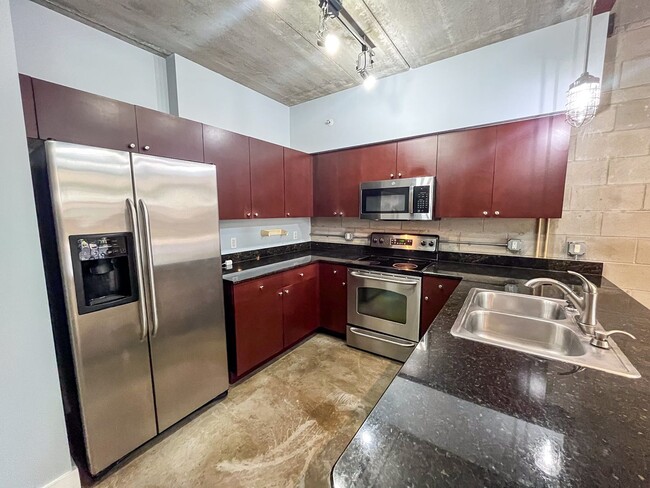 Building Photo - Lofts Oasis #117