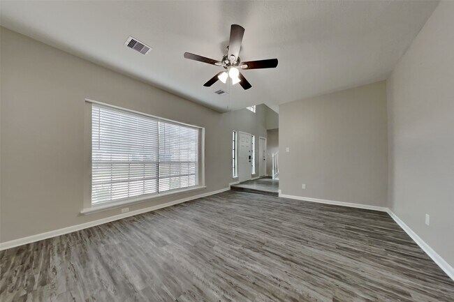 Foto del edificio - 4715 Brooklawn Dr