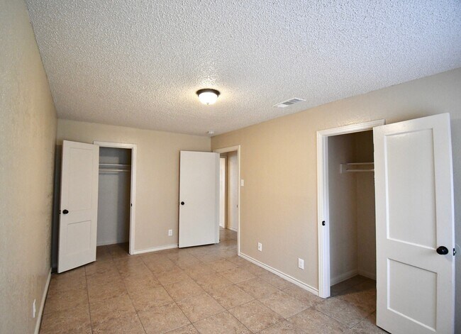 Building Photo - 1510/1512 Duncan Avenue