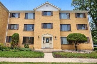 Building Photo - 9375 Hamilton Ct