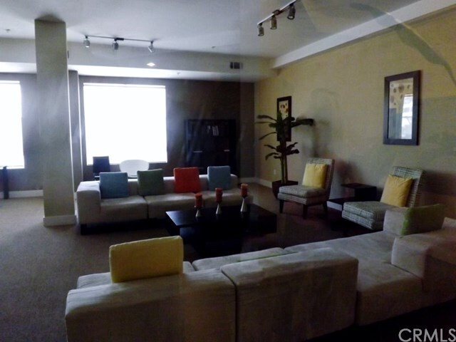 Foto del edificio - 395 E 4th St