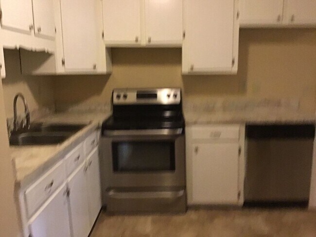 Foto del edificio - 517 Riverside Ln