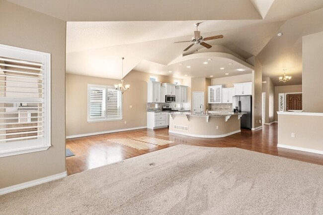 Building Photo - 3003 Looking Glass Way