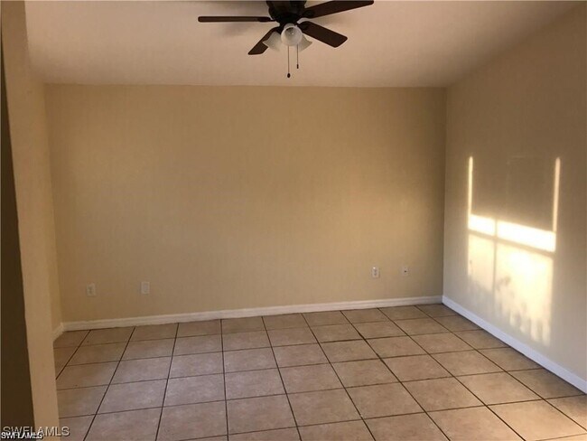 Building Photo - 4646 Golfview Blvd