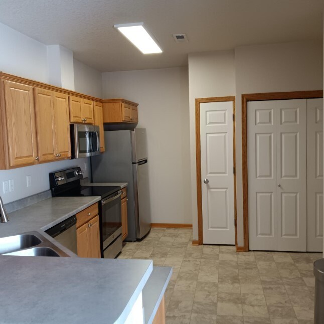 Building Photo - 1577 Stafford Pl