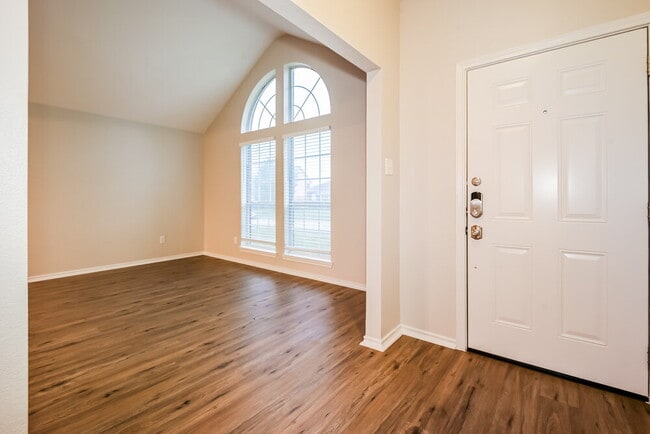 Building Photo - 1308 Doris Dr