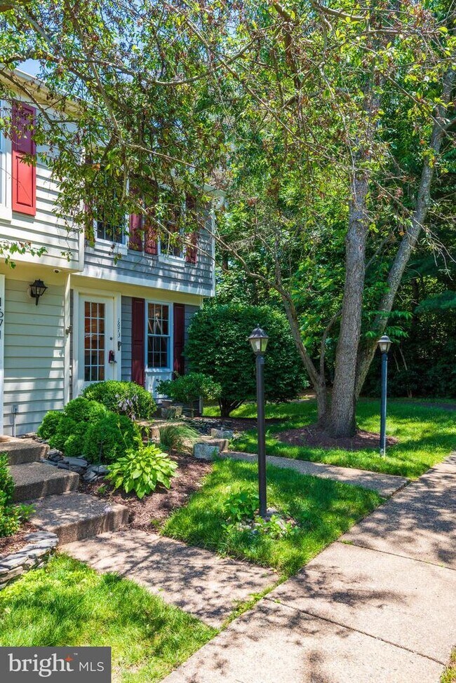 Foto del edificio - 1673 Fieldthorn Dr