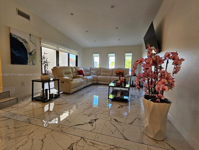 Foto del edificio - 7436 SW 106th Pl
