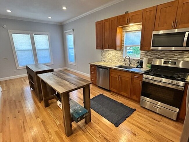 Foto del edificio - SHOWING FRI 6/26 & SAT 6/27 12:30-1:30PM!! 1 Bedroom 1 bath Cottage style Duplex