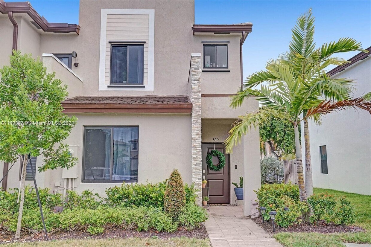 Foto principal - 360 NE 208th Terrace