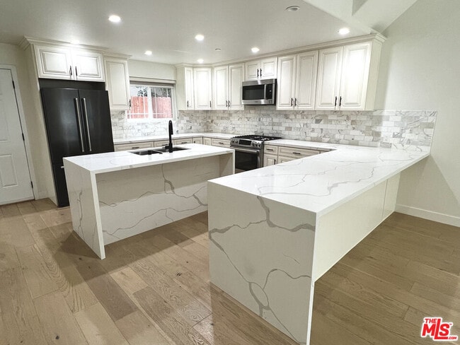 Foto del edificio - 5019 W Maplewood Ave