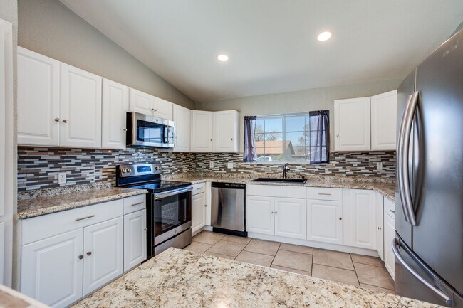 Foto del edificio - 3 Bedroom 2 Bath Lakeside Subdivision