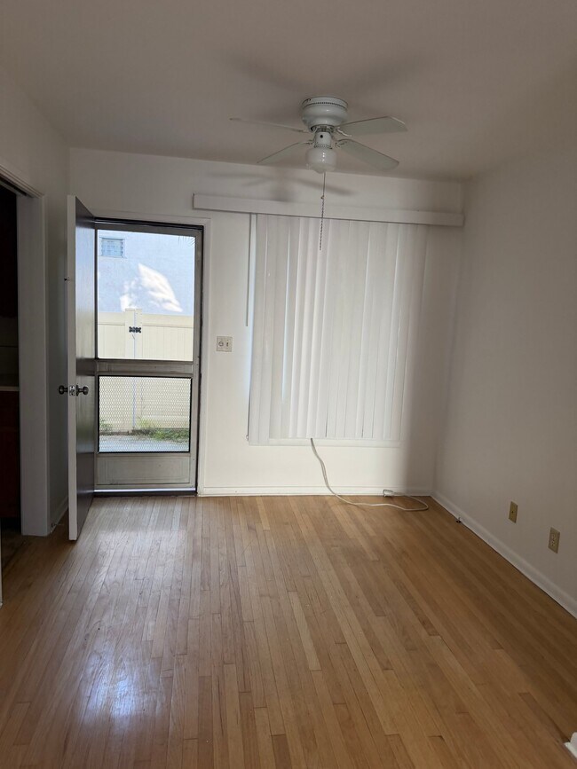 Foto del edificio - 918 W Huntington Dr